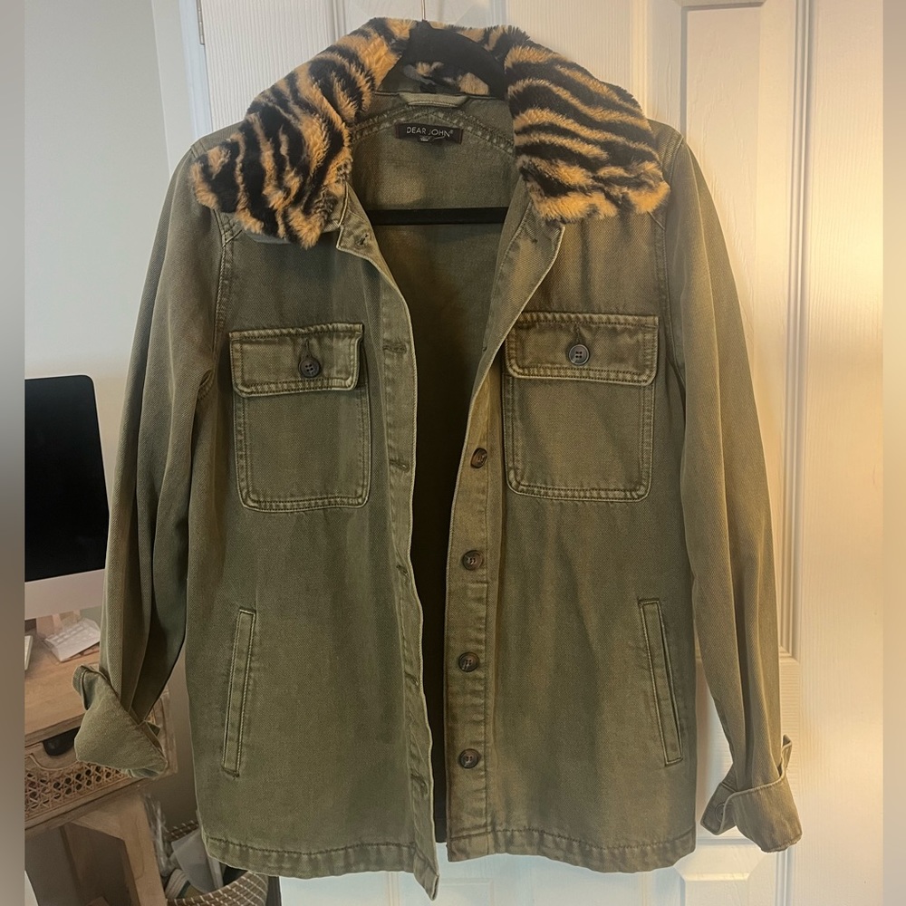 Army jacket with tiger collar